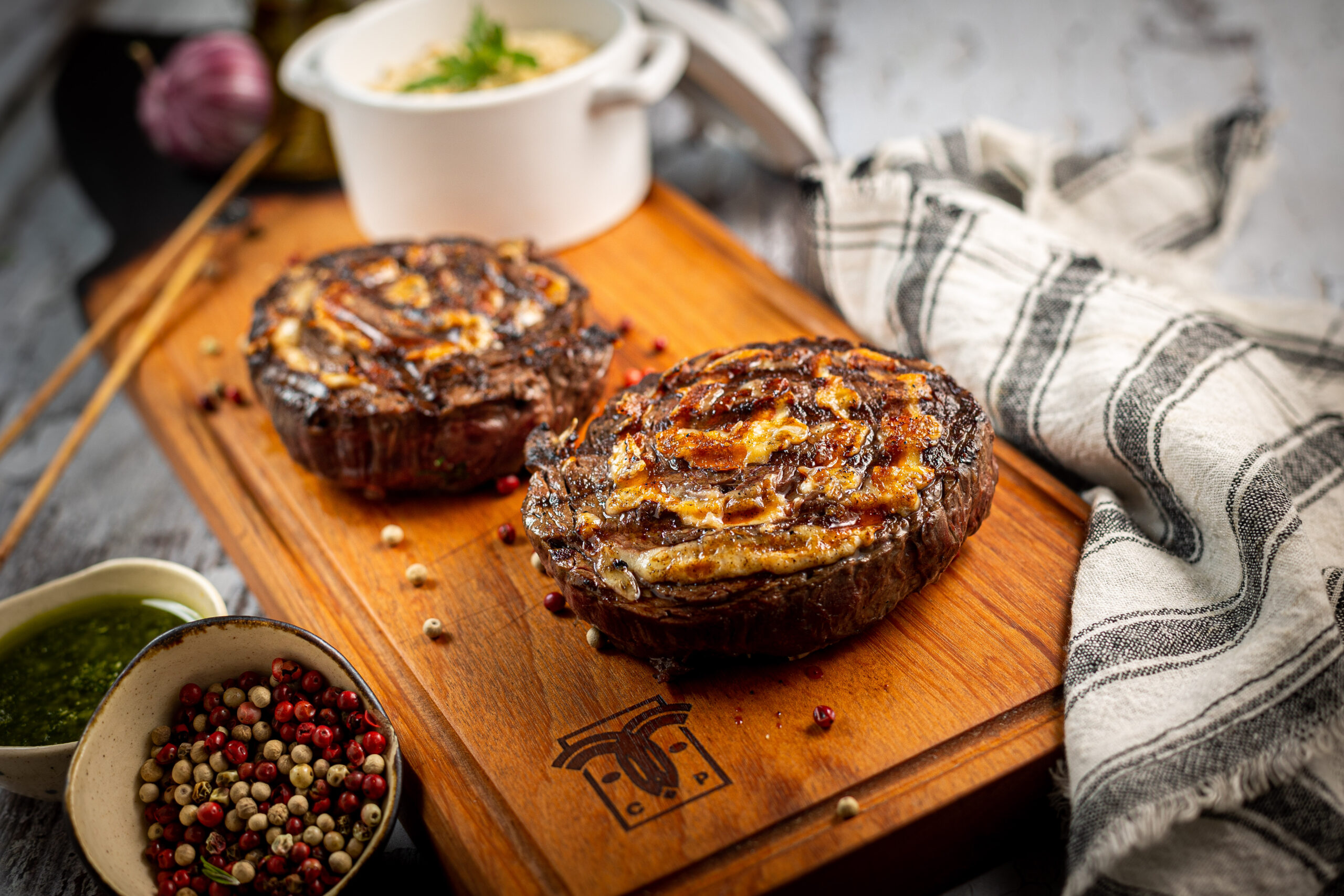 Skirt steak com queijo em caracol