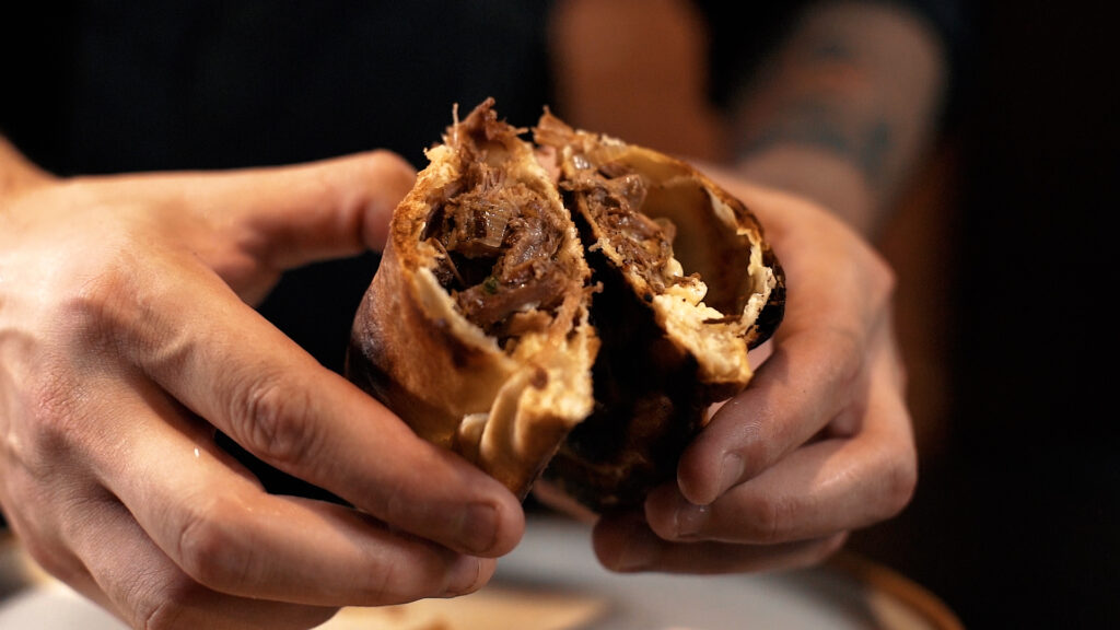 Empanada com recheio de costela minga carapreta