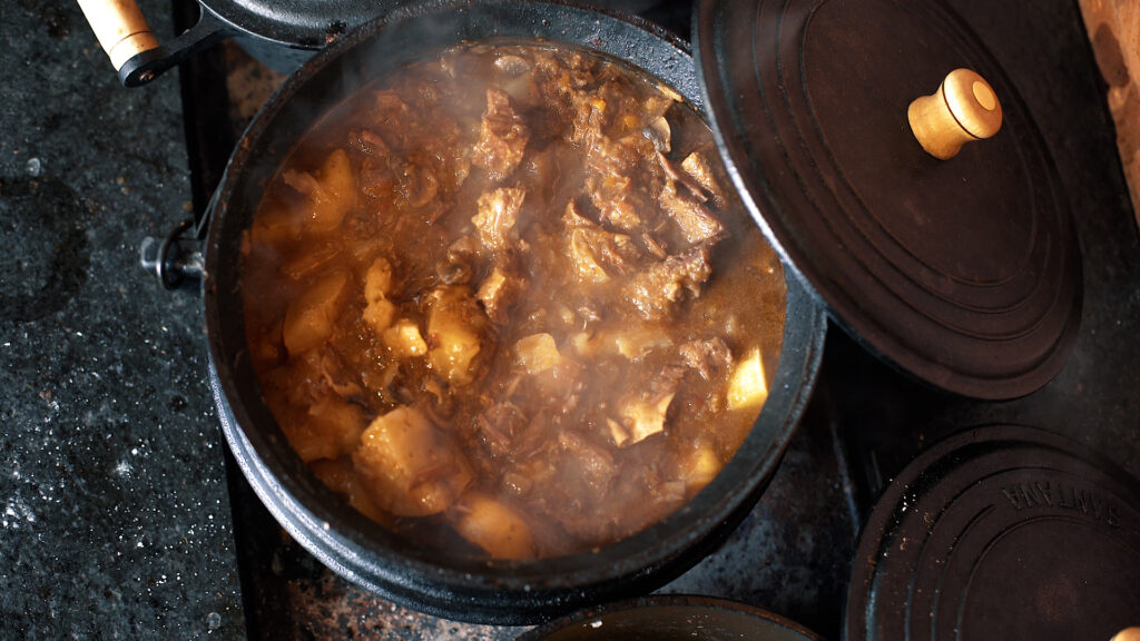 carne cozida com mandioca